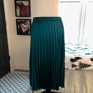 Nine West M Elegant Green midi Pleated Skirt never worn